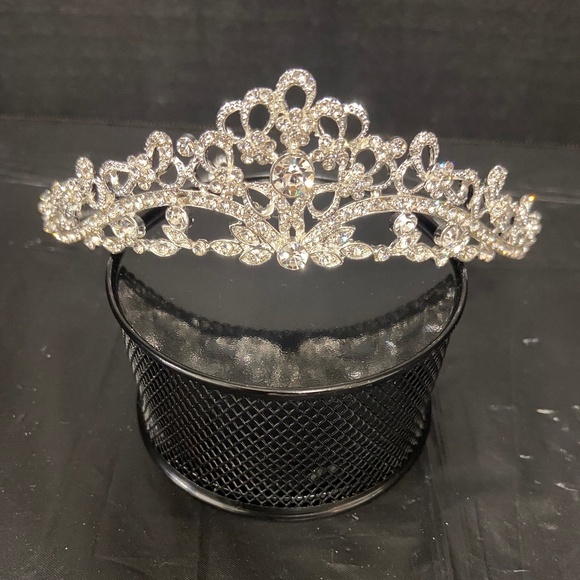 Silver Rhinestone Tiara for Special Occession - Picture 1 of 5